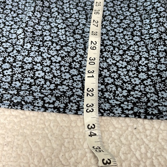 Stradivarius Floral Dress. Size: Small - Picture 9 of 9